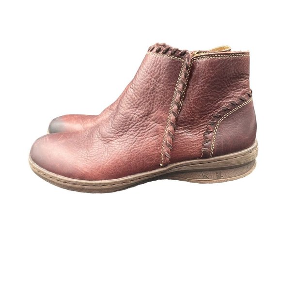 Comfortiva Boots Womens 9 M Fallston Red Leather Flat Ankle Booties Zip - Picture 3 of 7